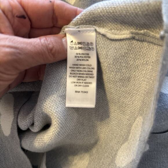 Cynthia Rowley Sweater Womens Sz XS Gray With White Hearts Crewneck Pullover - Picture 7 of 7